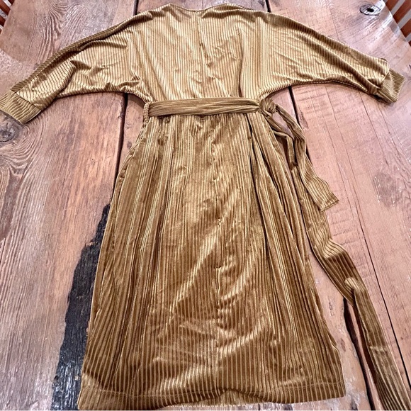 DYNAMITE Gold Velvet Textured Mini Dress - Picture 6 of 6